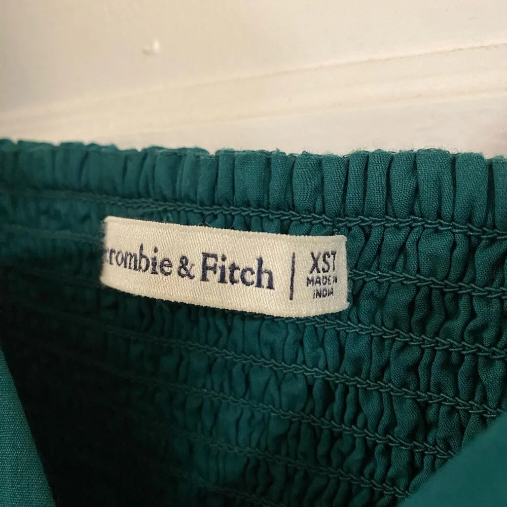 Elegant Green Puff Sleeve Dress - Picture 4 of 5